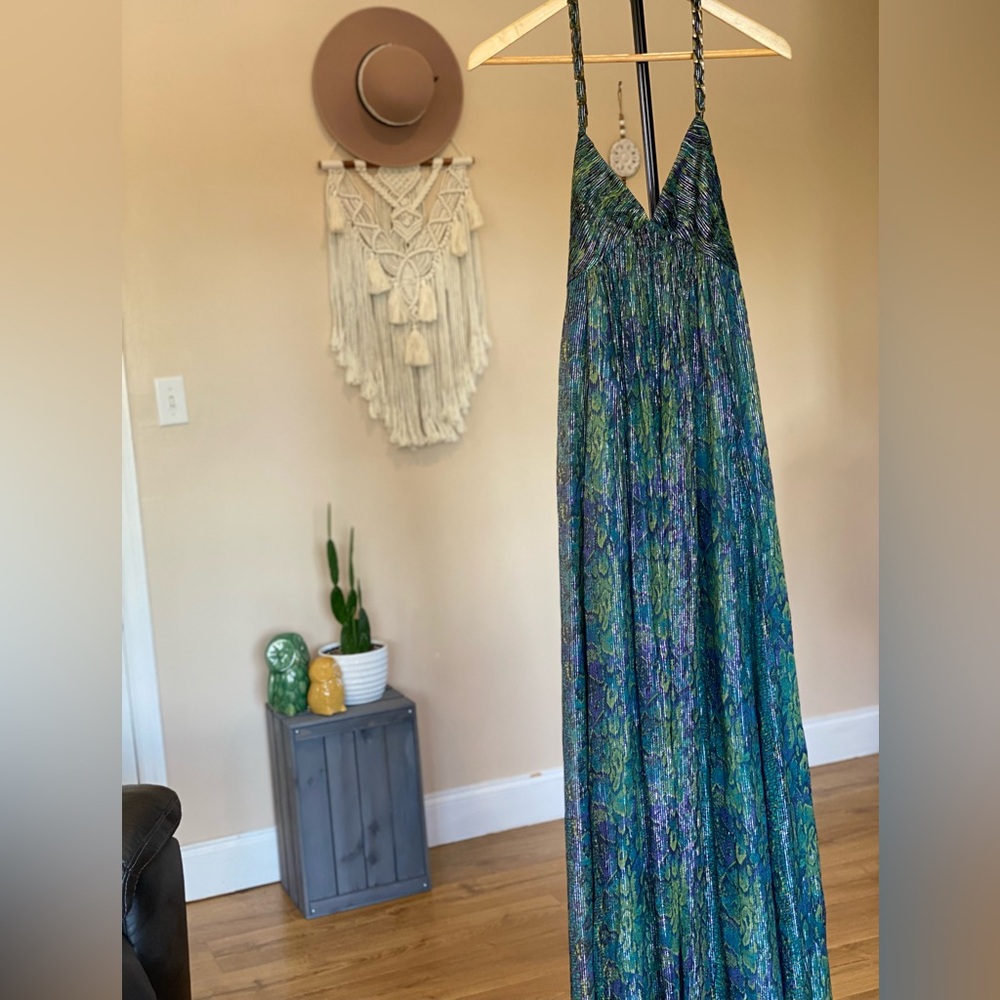 Gorgeous silk gown 🦚 - Picture 2 of 6